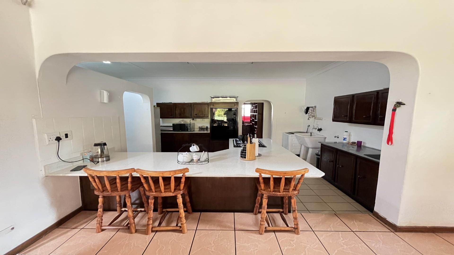 Kitchen - 26 square meters of property in Sinoville