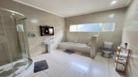 Bathroom 1 - 15 square meters of property in Sinoville