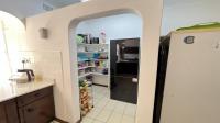 Kitchen - 26 square meters of property in Sinoville