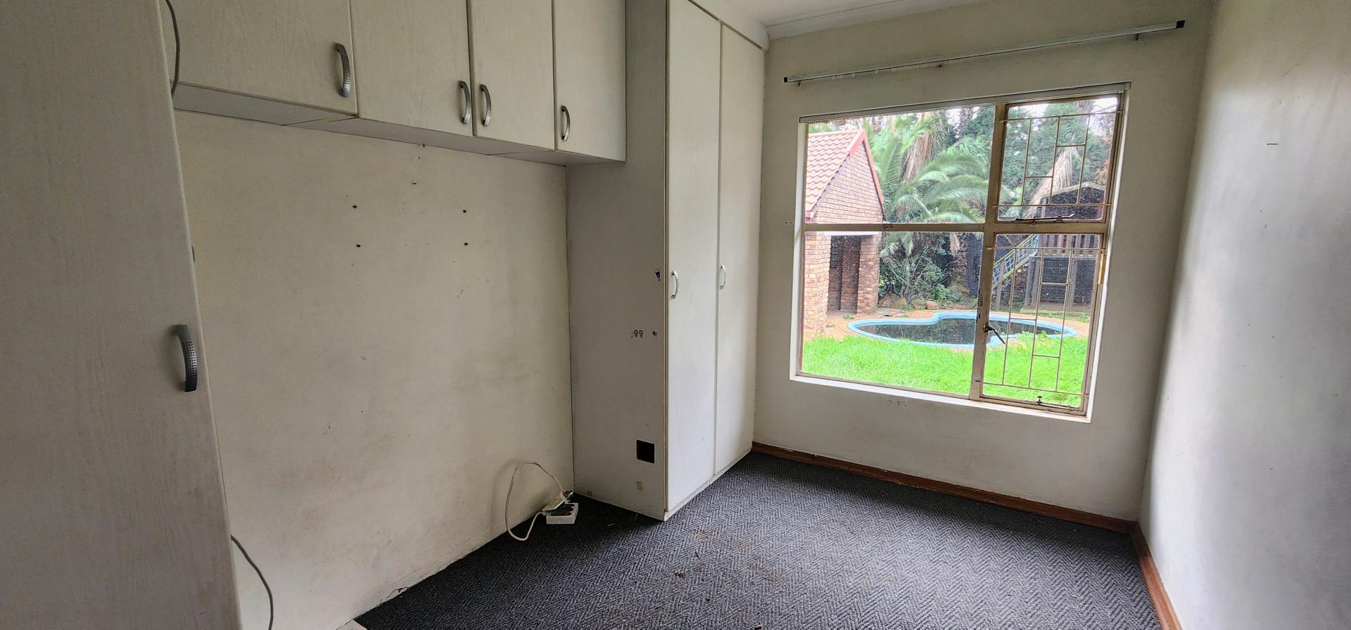 Main Bedroom of property in Garsfontein