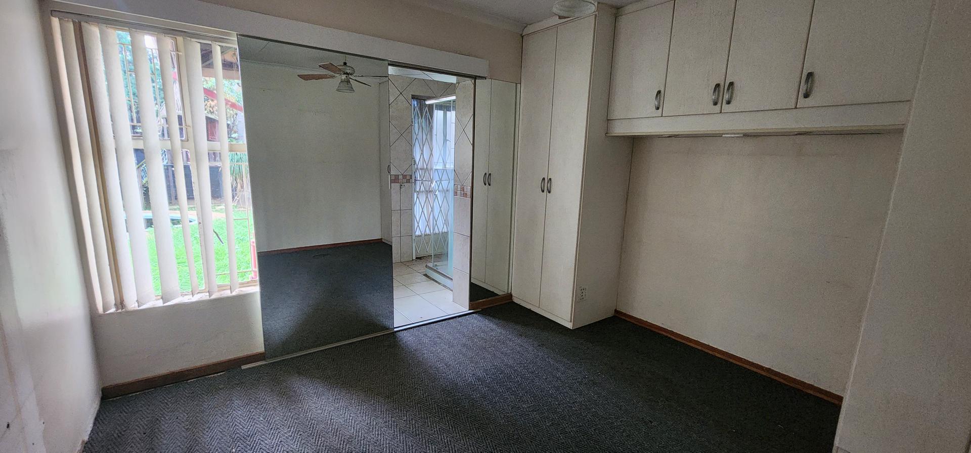 Main Bedroom of property in Garsfontein