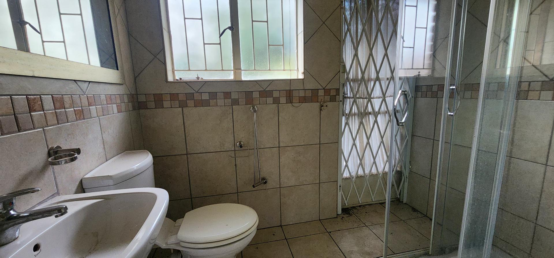 Main Bathroom of property in Garsfontein