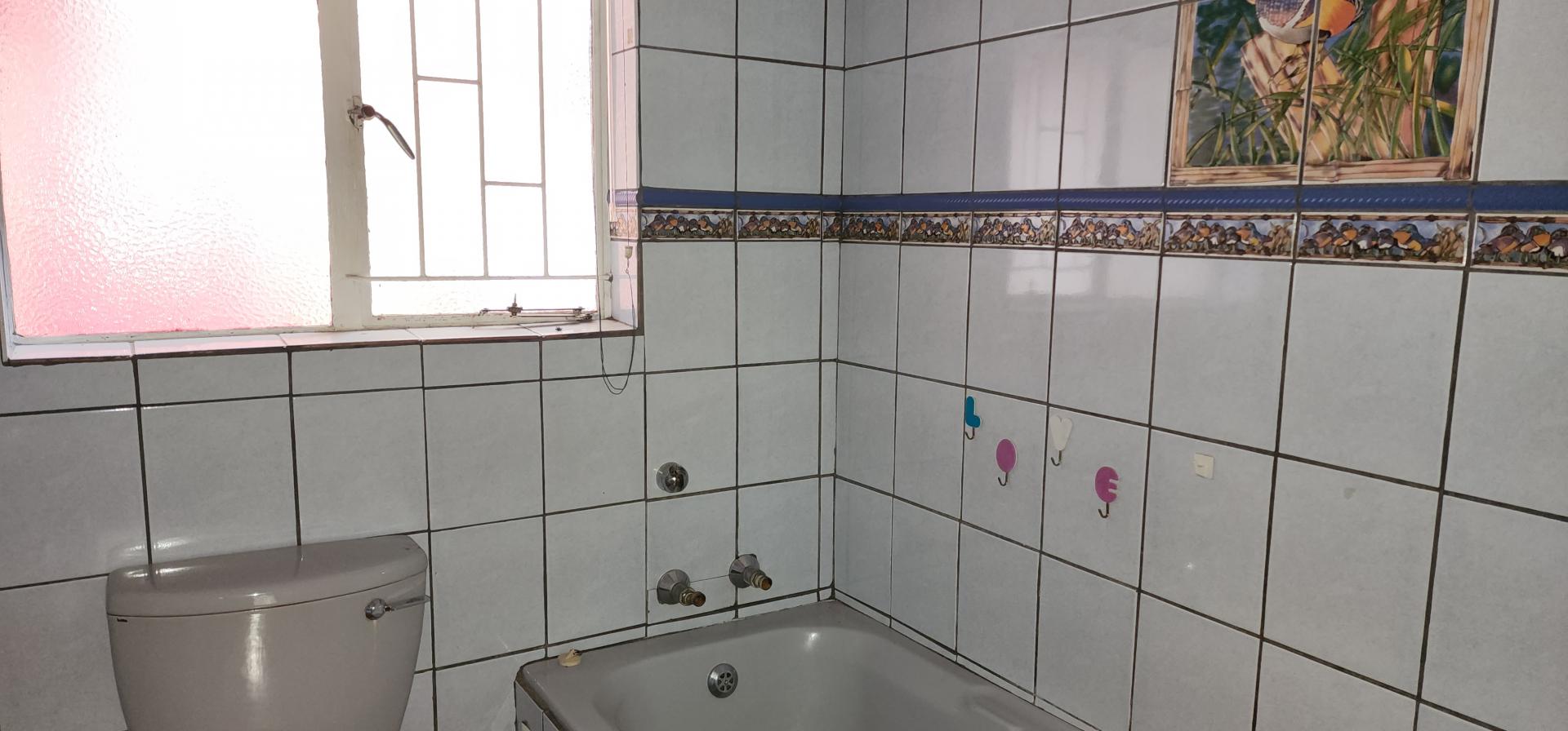 Bathroom 1 of property in Garsfontein