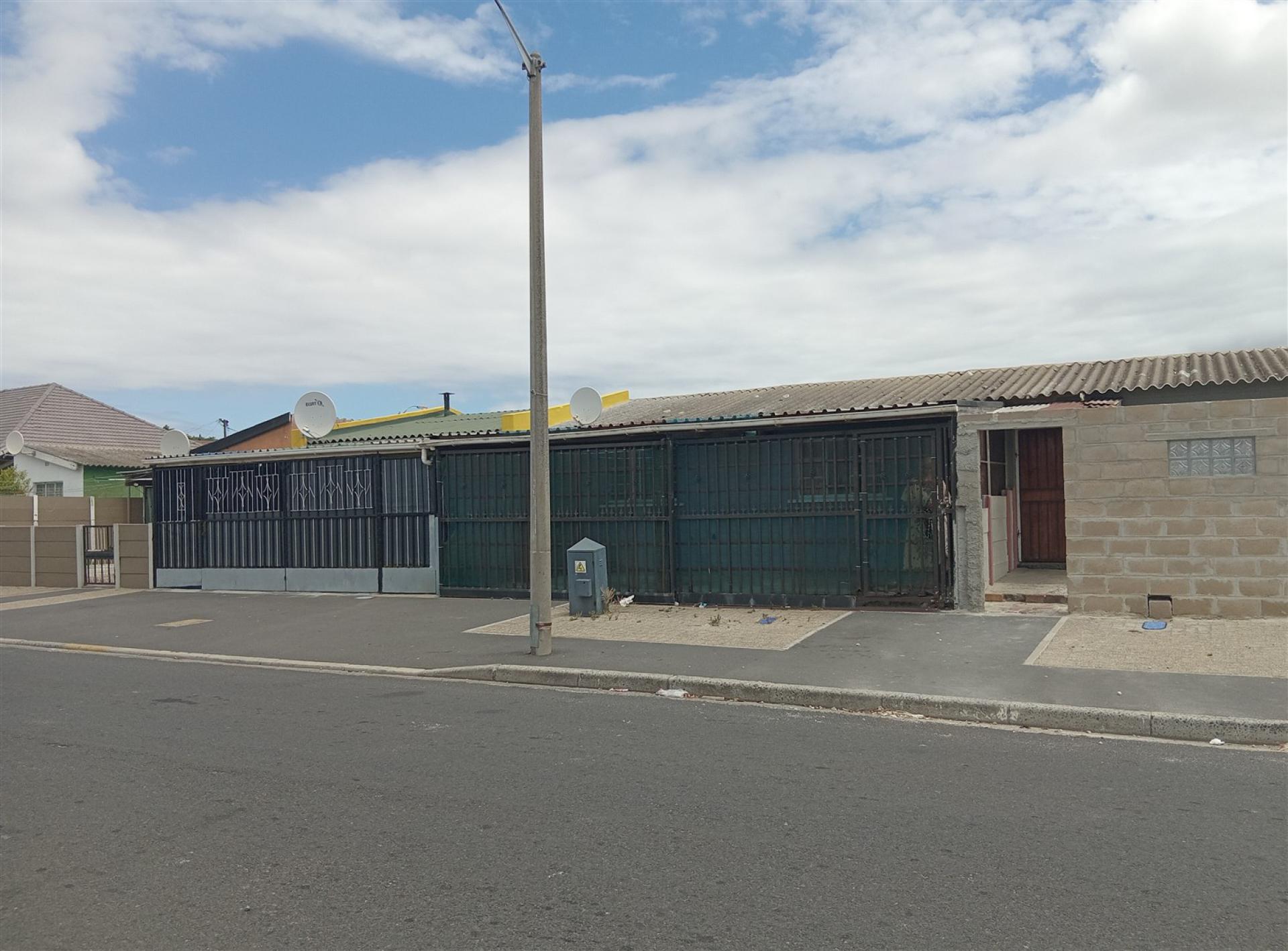Front View of property in Hanover Park
