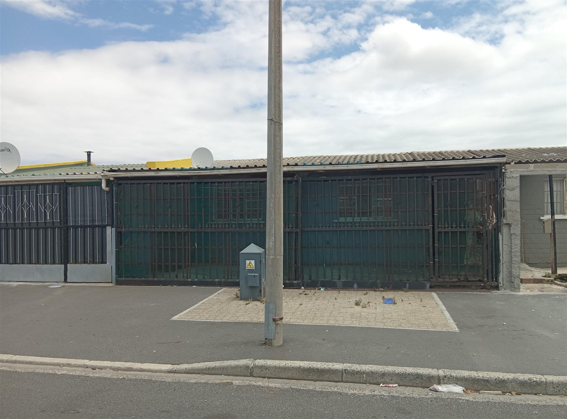 Front View of property in Hanover Park