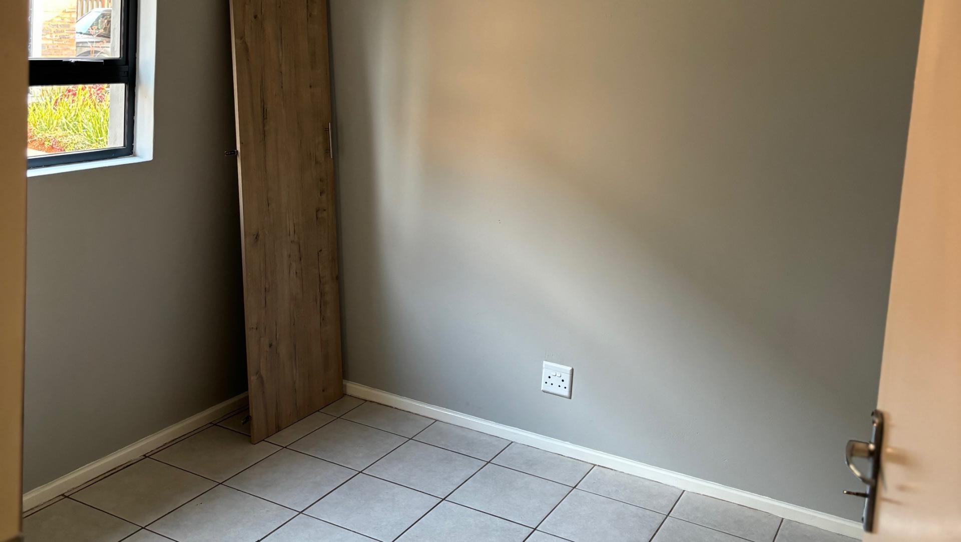 Main Bedroom of property in Brakpan