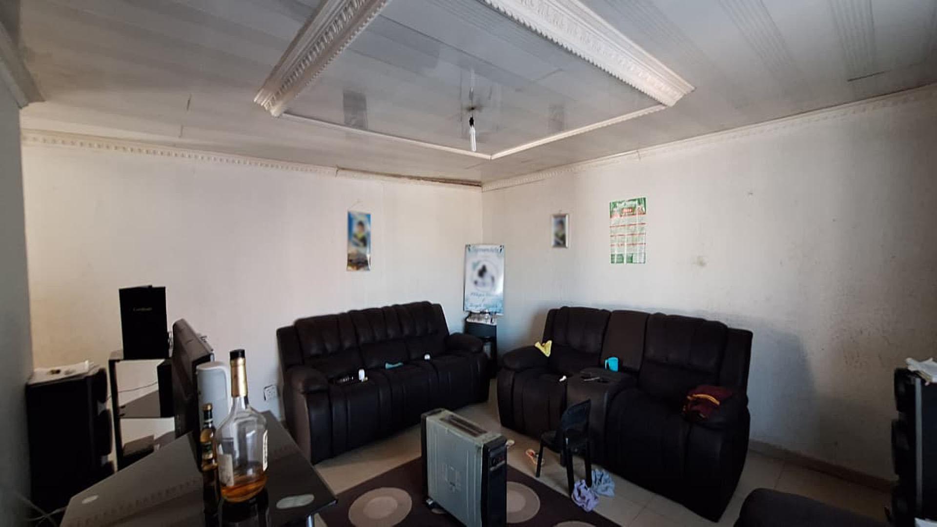 Lounges - 28 square meters of property in Sebokeng