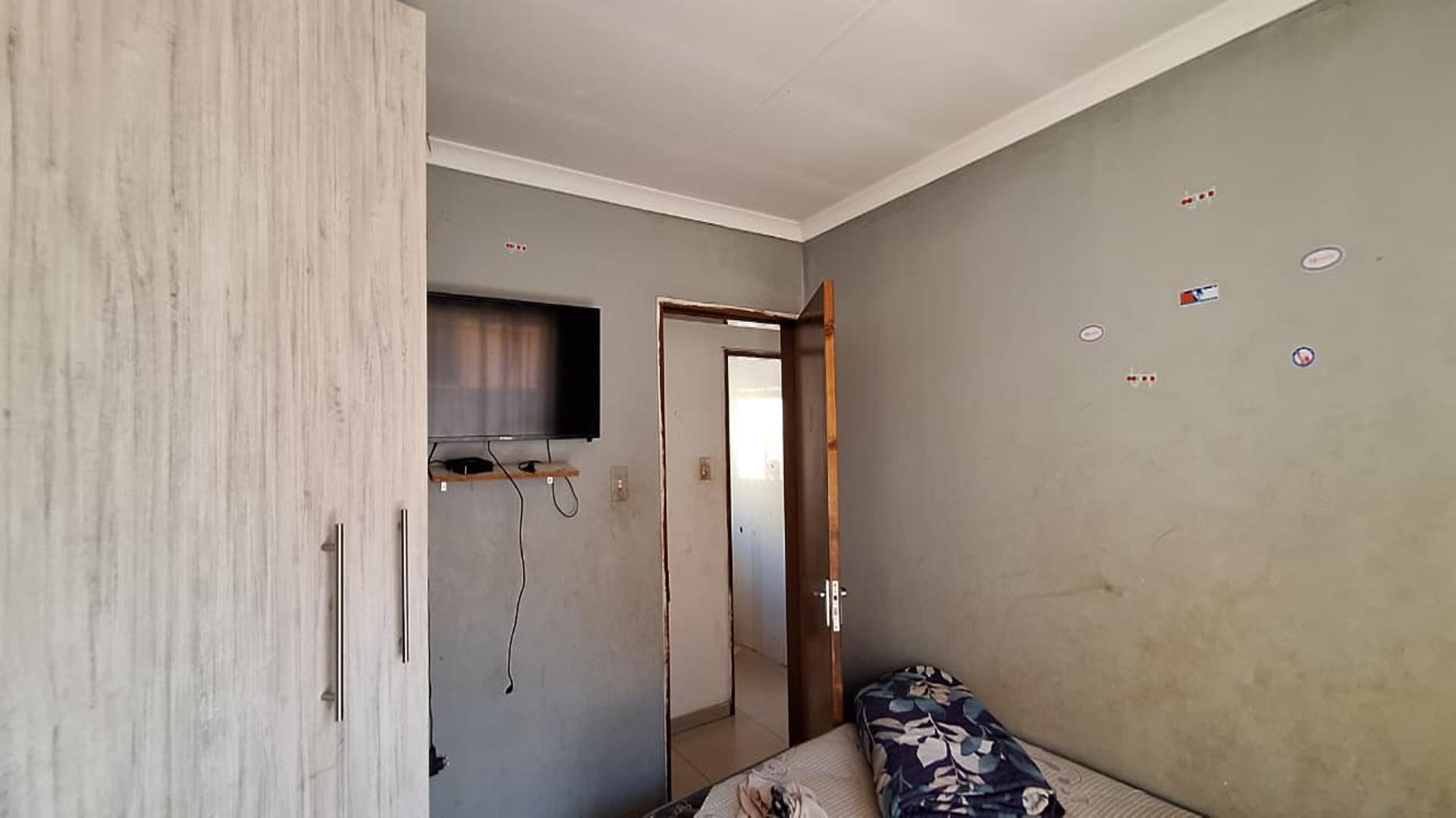 Bed Room 3 - 10 square meters of property in Sebokeng