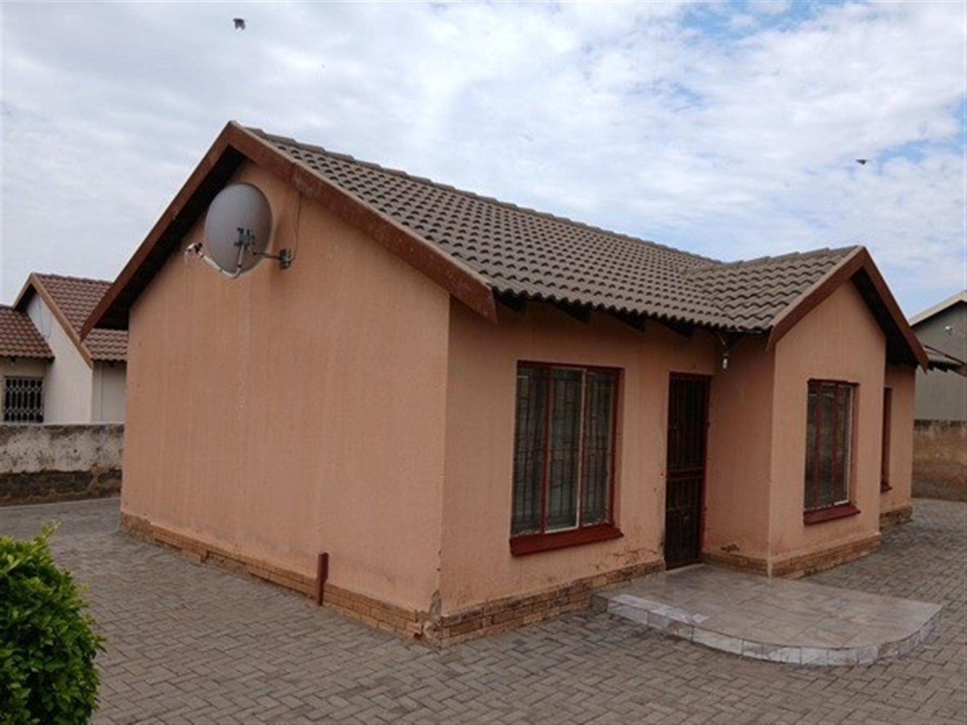 Front View of property in Tlhabane West