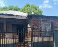 Front View of property in Bezuidenhout Valley