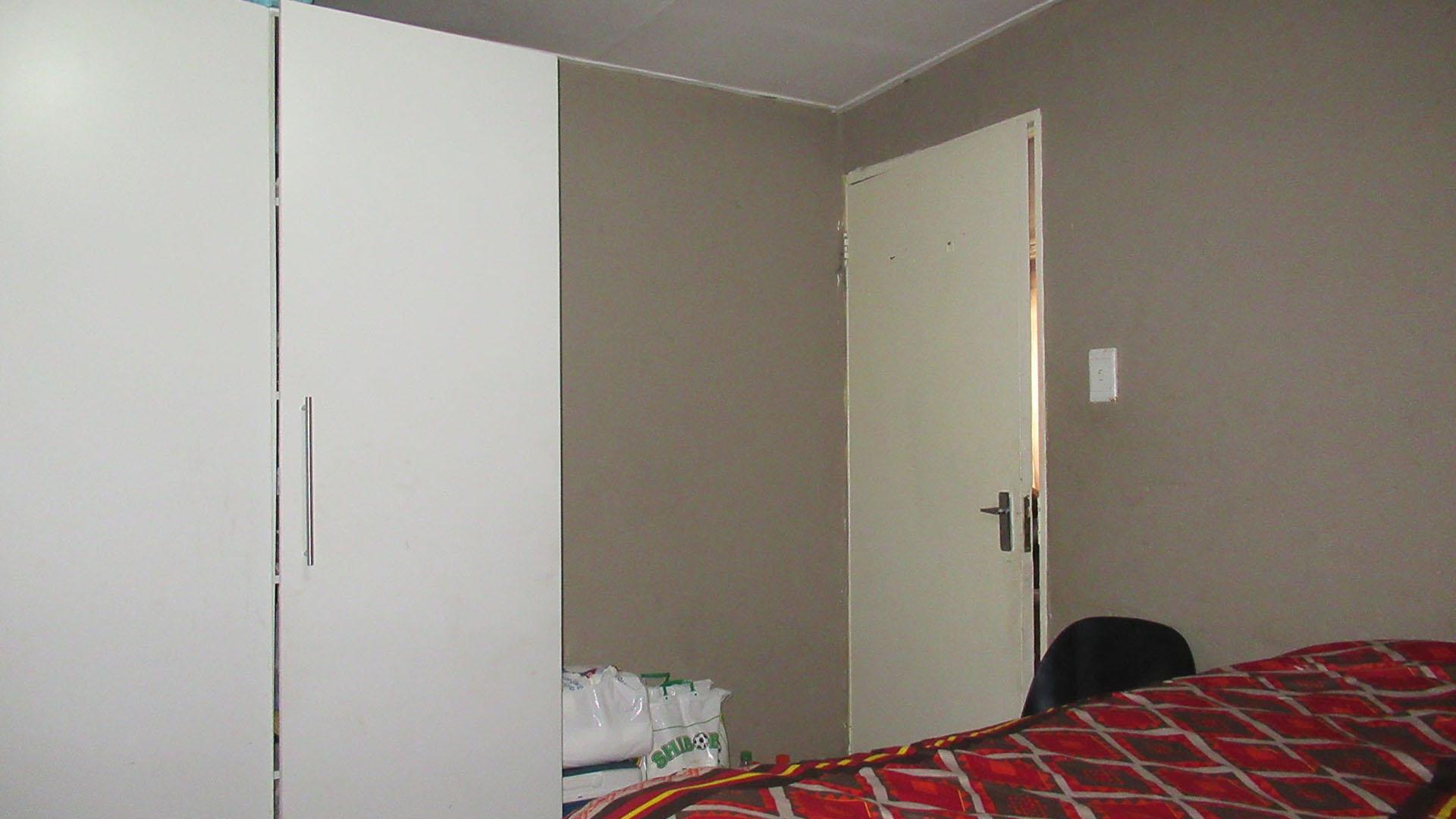 Bed Room 1 - 11 square meters of property in Glen Ridge (Gauteng - West)