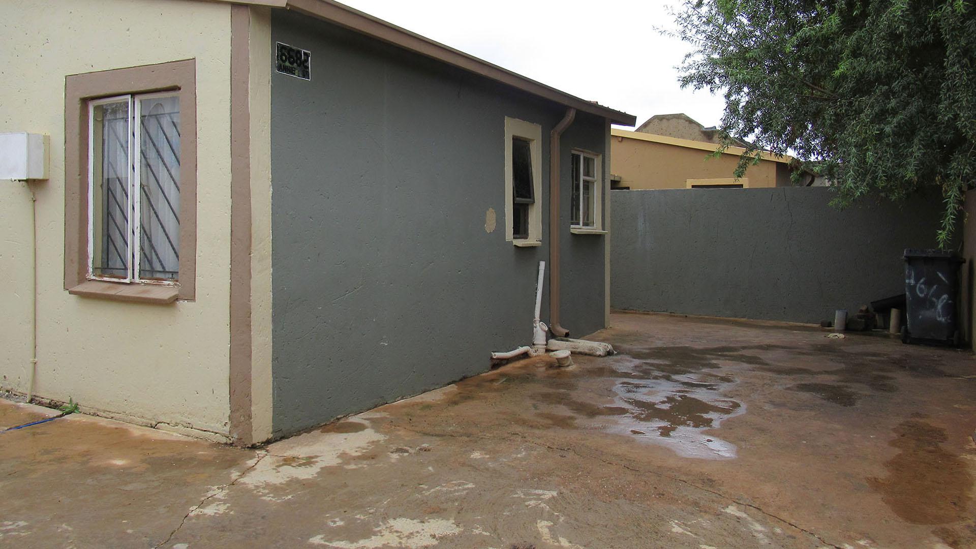 Front View of property in Glen Ridge (Gauteng - West)