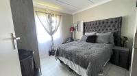 Bed Room 1 - 11 square meters of property in Heuweloord