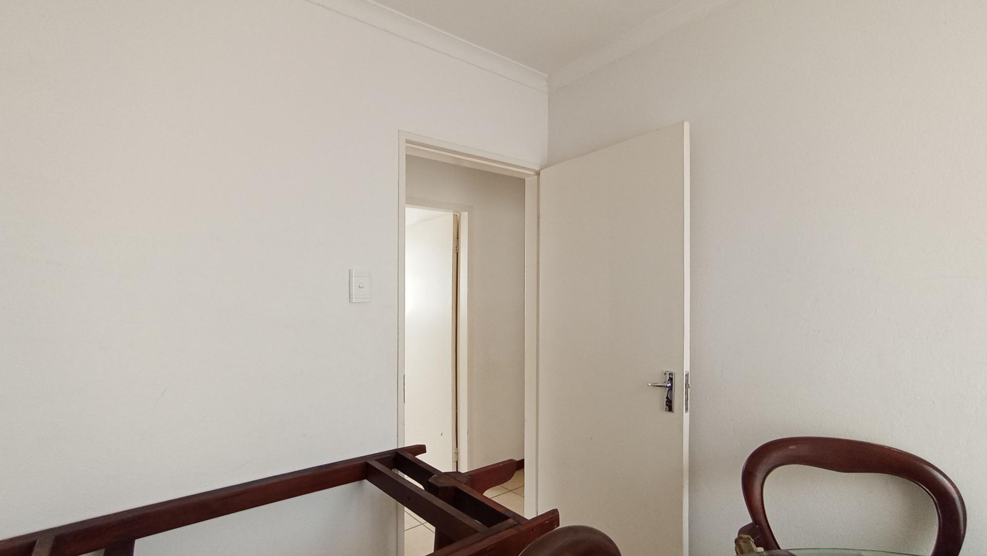 Bed Room 1 - 6 square meters of property in Jukskei View