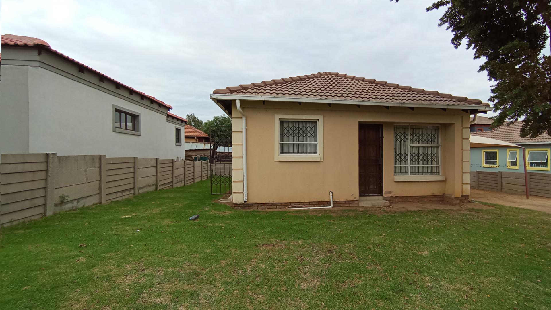 Front View of property in Jukskei View