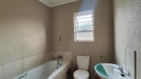 Bathroom 1 - 5 square meters of property in Crystal Park