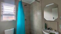 Main Bathroom - 4 square meters of property in Crystal Park