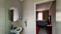 Main Bathroom - 4 square meters of property in Crystal Park