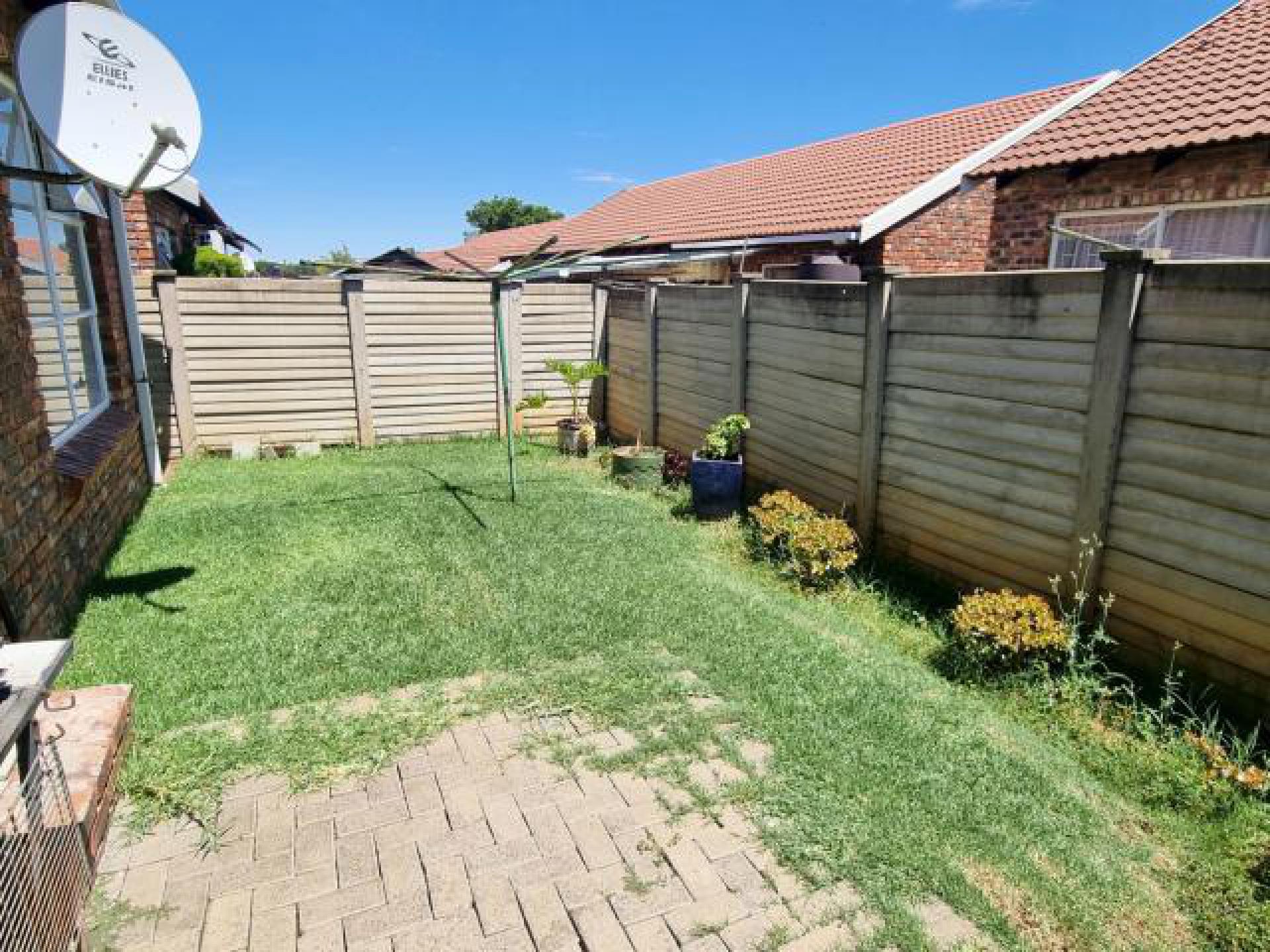 Backyard of property in Fleurdal