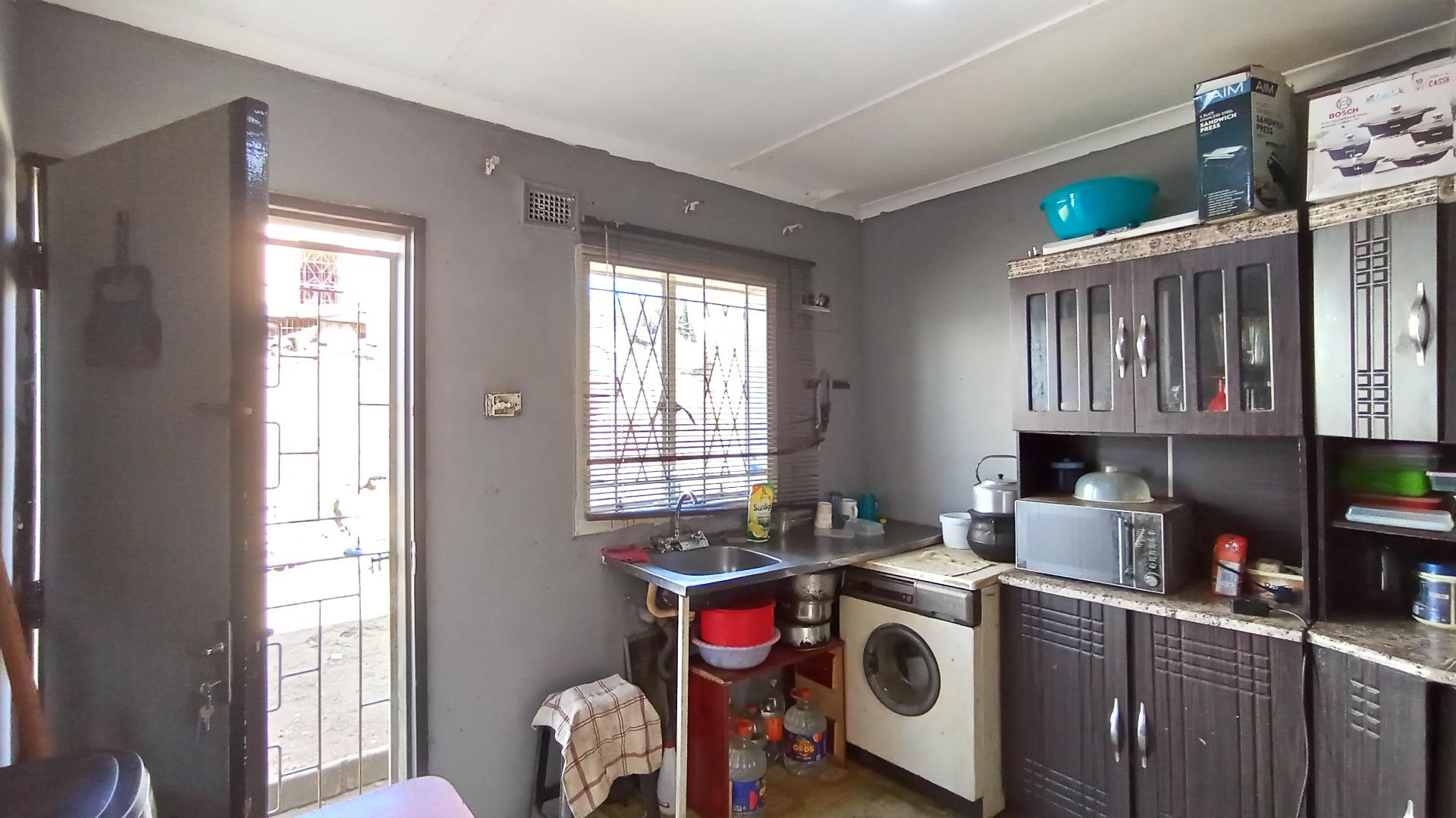 Kitchen - 10 square meters of property in Trenance Manor