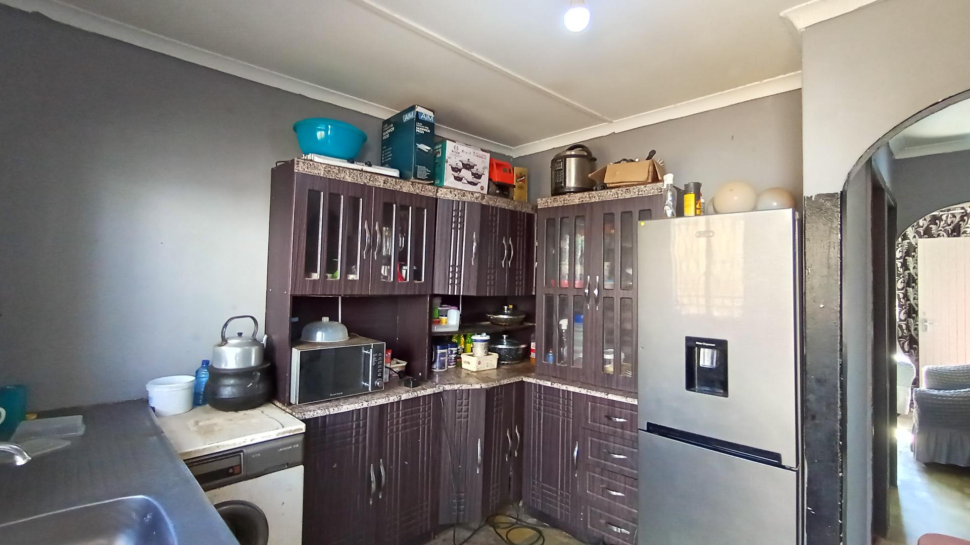 Kitchen - 10 square meters of property in Trenance Manor