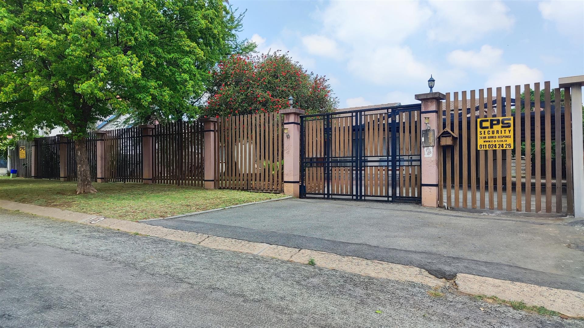 Front View of property in Brackendowns