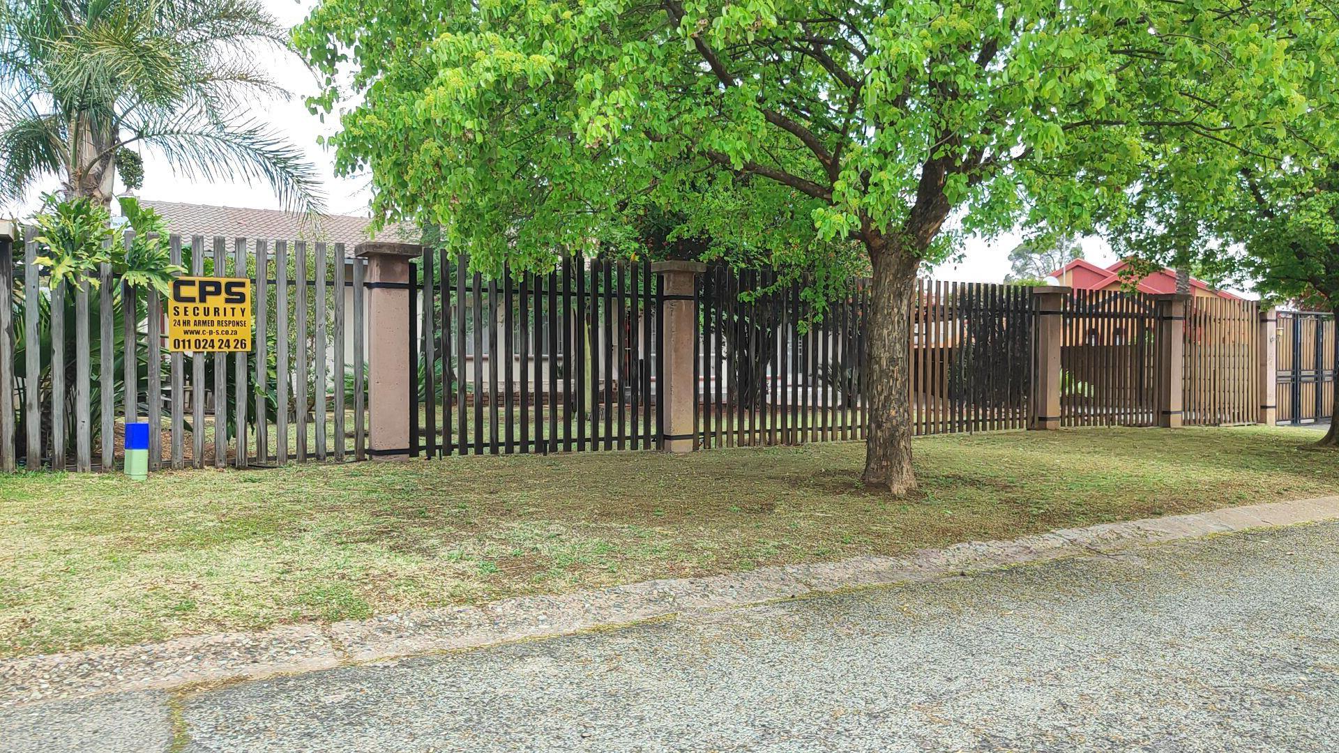 Front View of property in Brackendowns