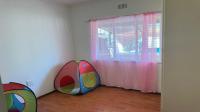 Bed Room 2 of property in Brackendowns