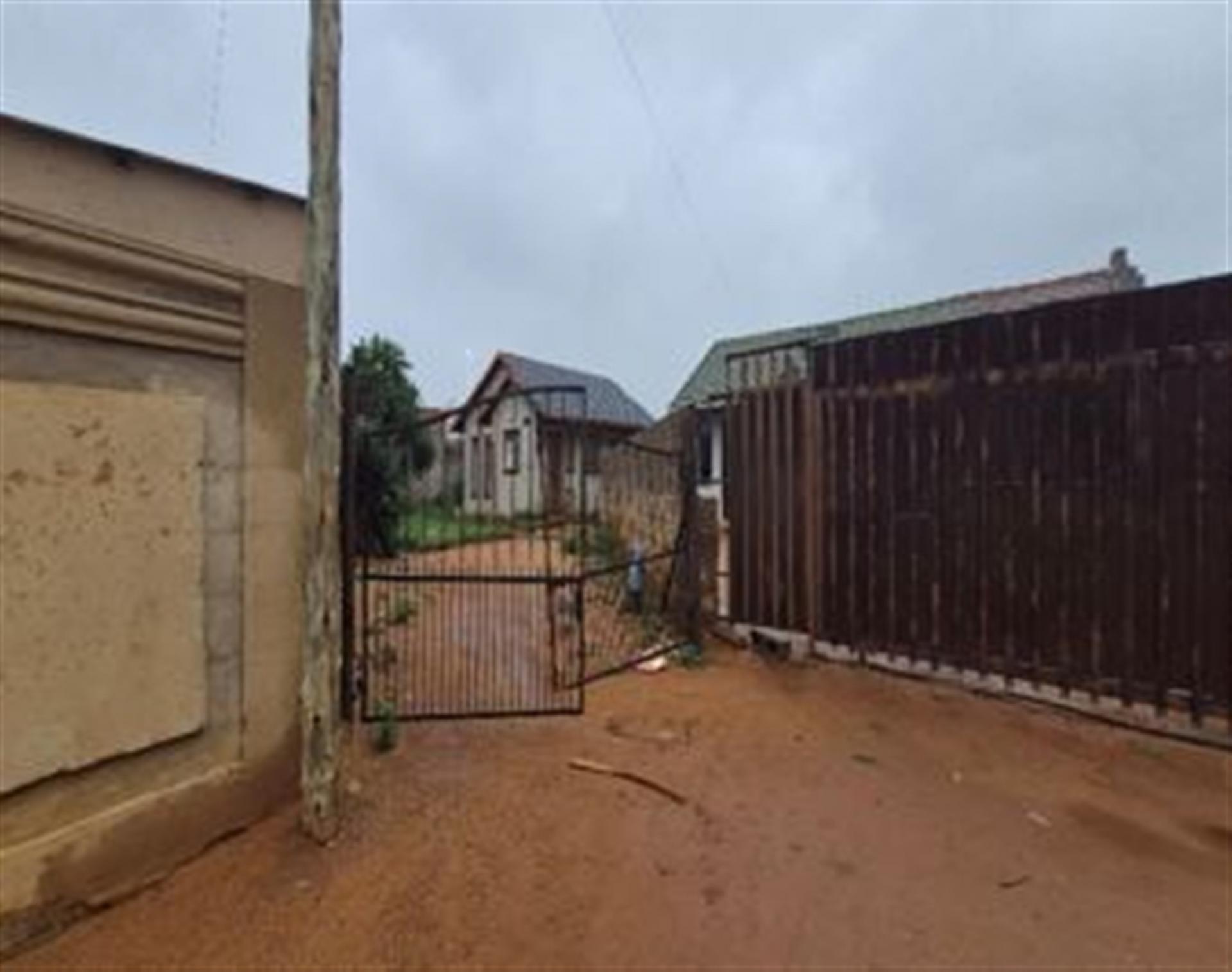 Front View of property in Simunye