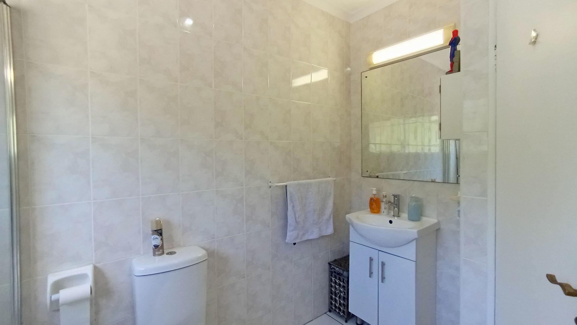 Bathroom 1 - 6 square meters of property in Chiltern Hills