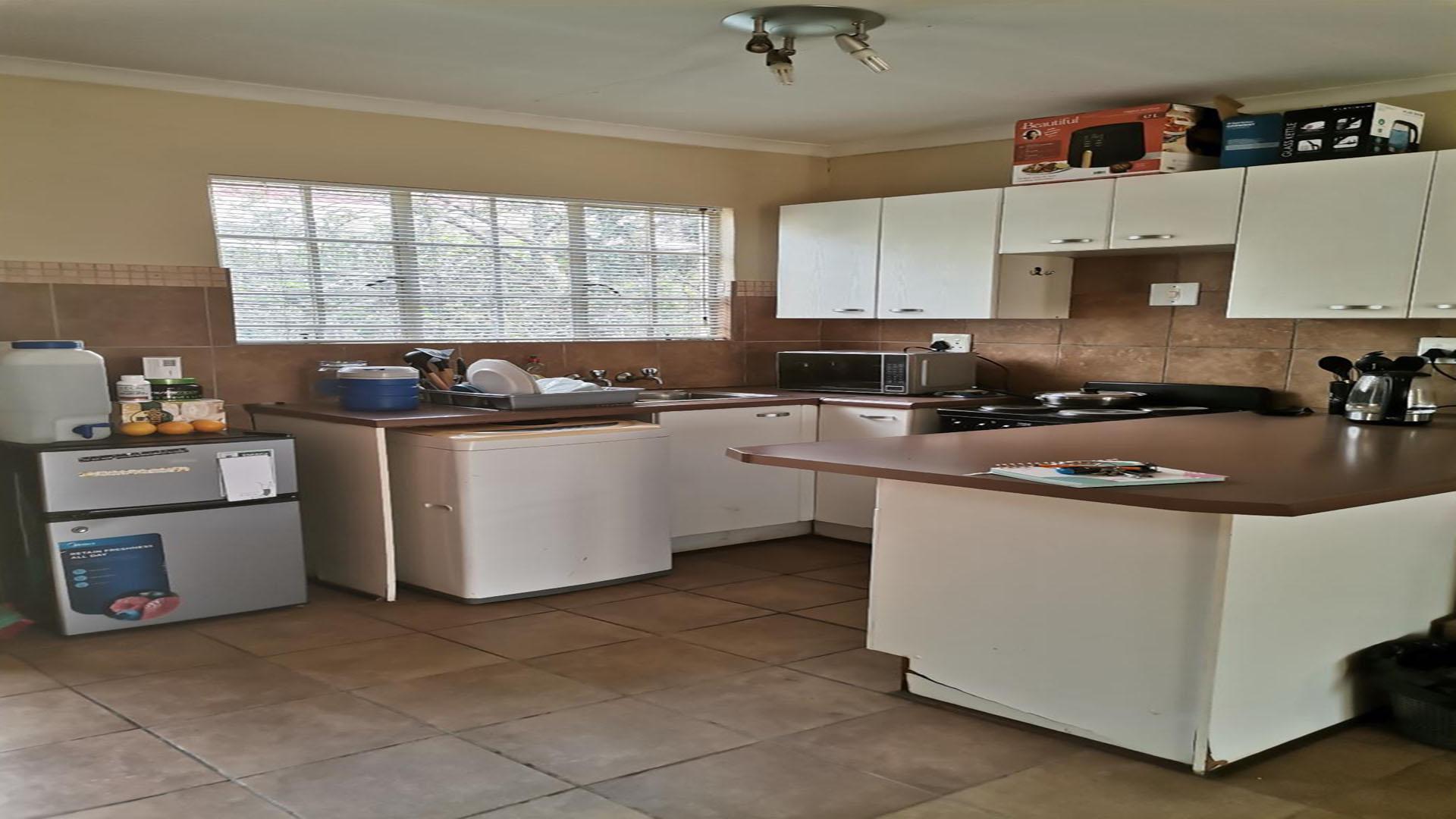 Kitchen of property in Faerie Glen