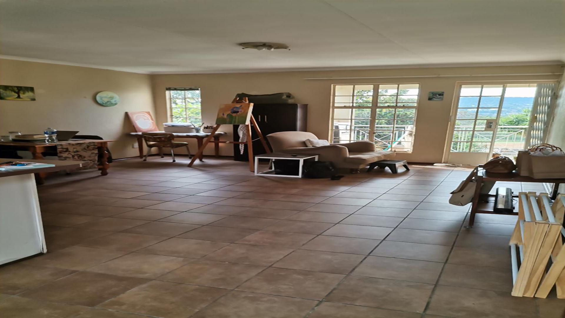 Lounges of property in Faerie Glen