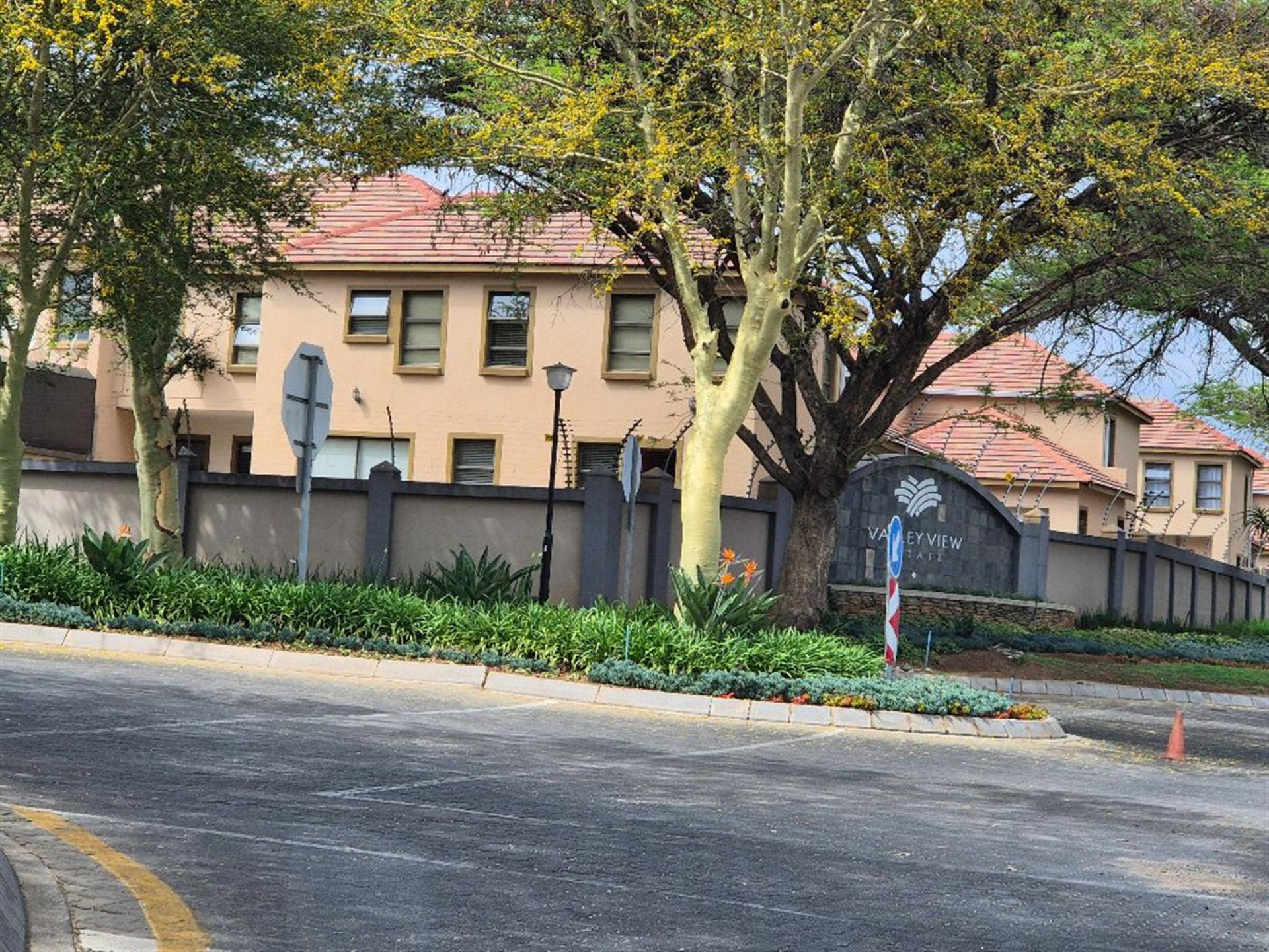 Front View of property in Centurion Central