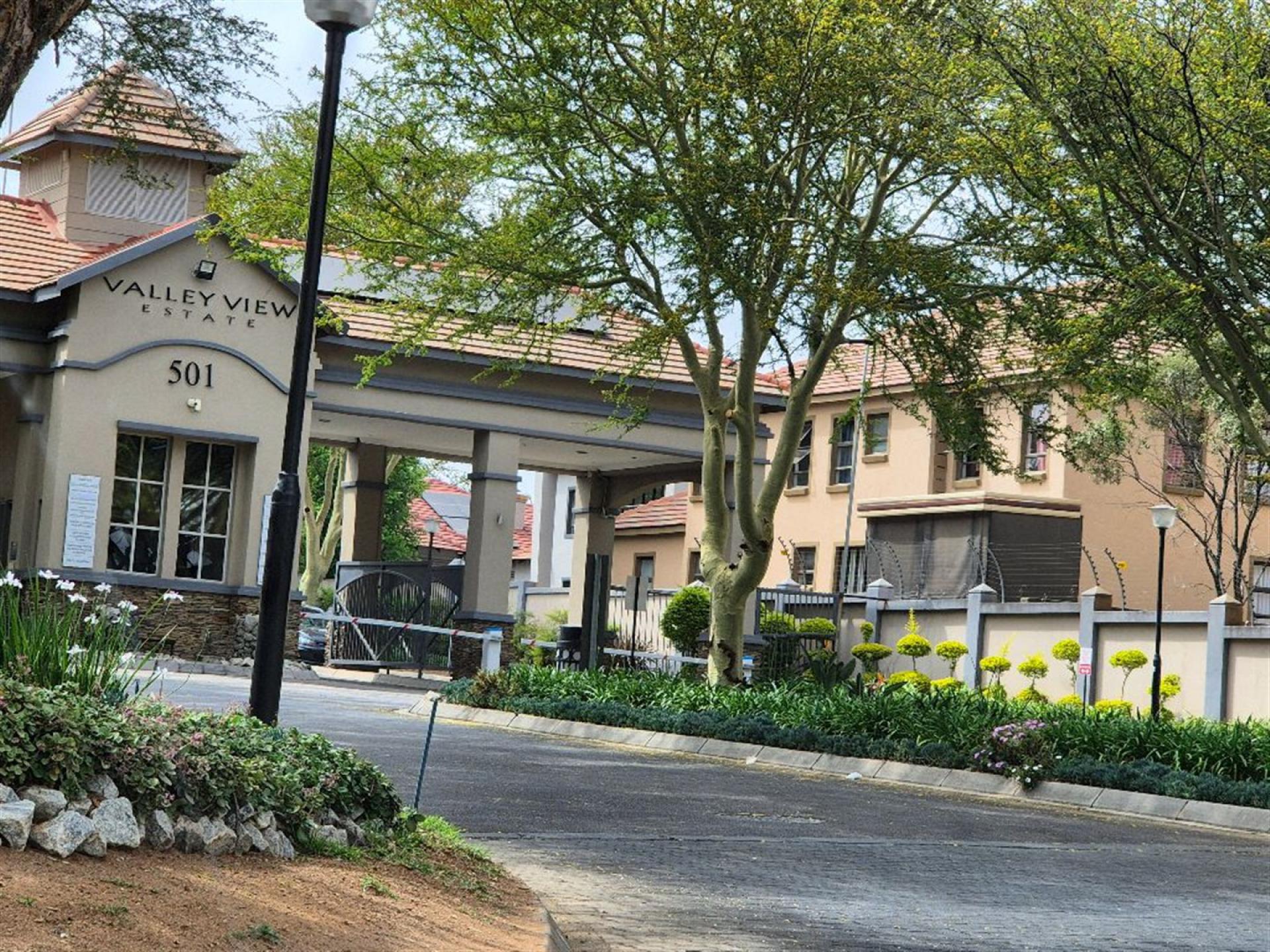 Front View of property in Centurion Central