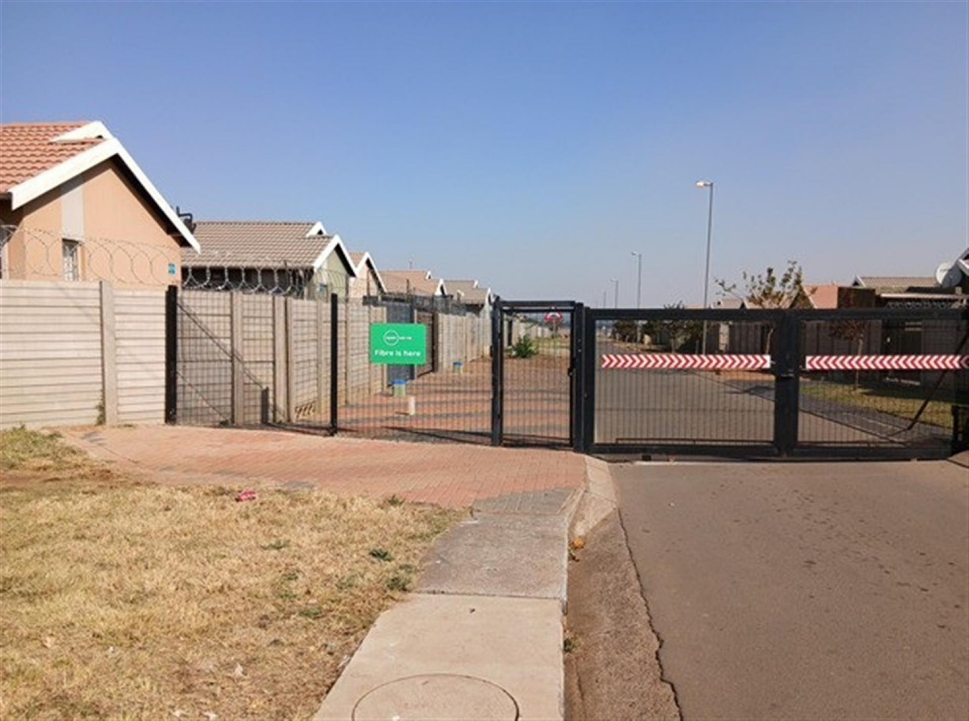 Front View of property in Palm Ridge