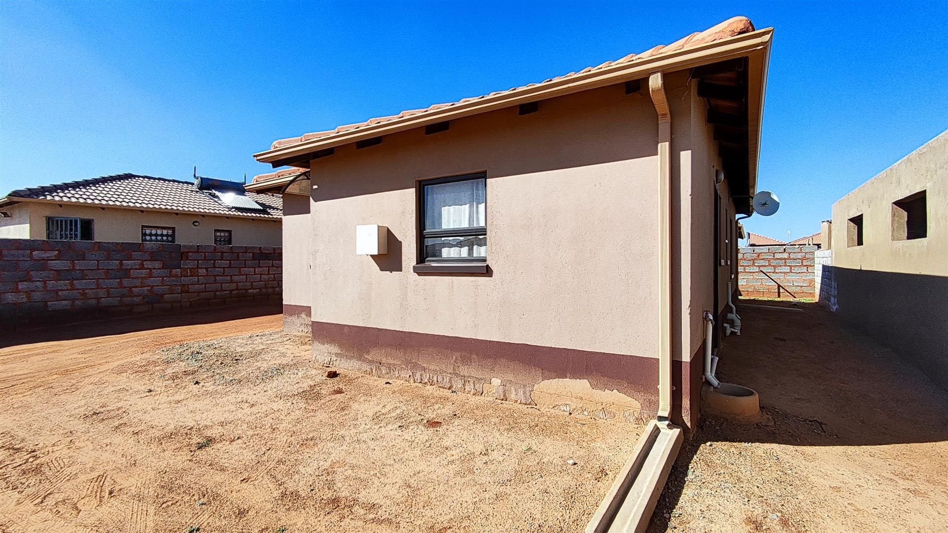 Front View of property in Dawn Park