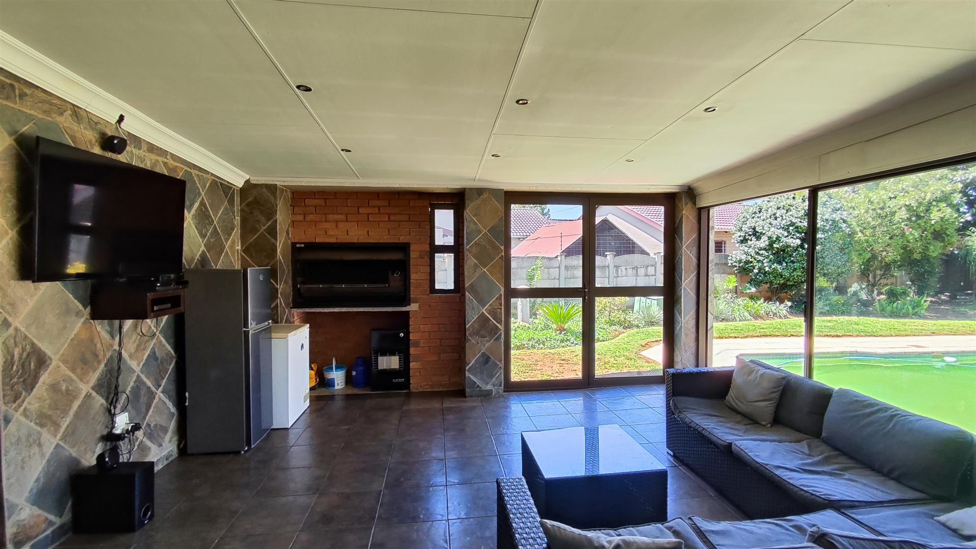 Entertainment - 29 square meters of property in Freeway Park