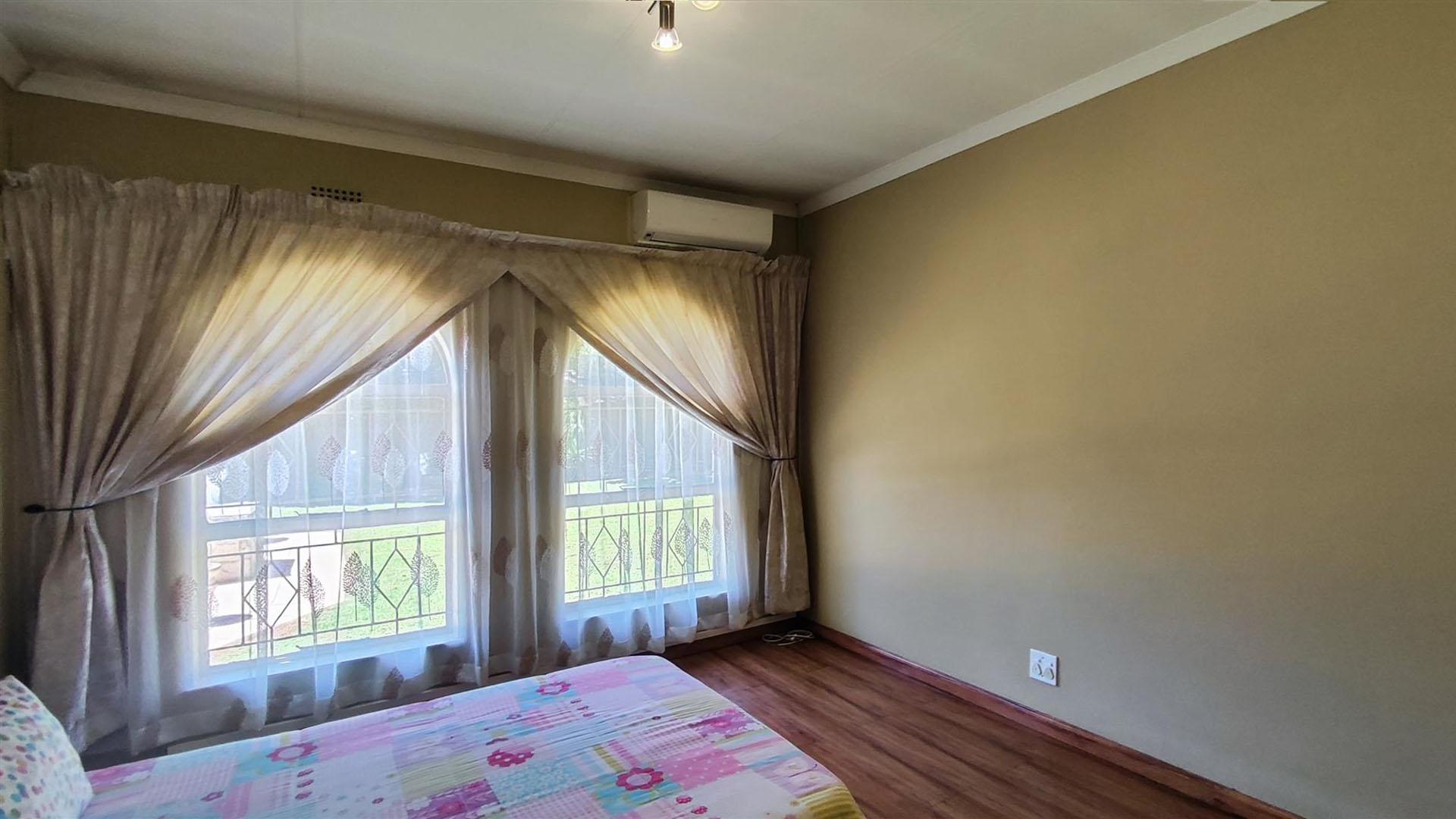 Bed Room 3 - 10 square meters of property in Freeway Park