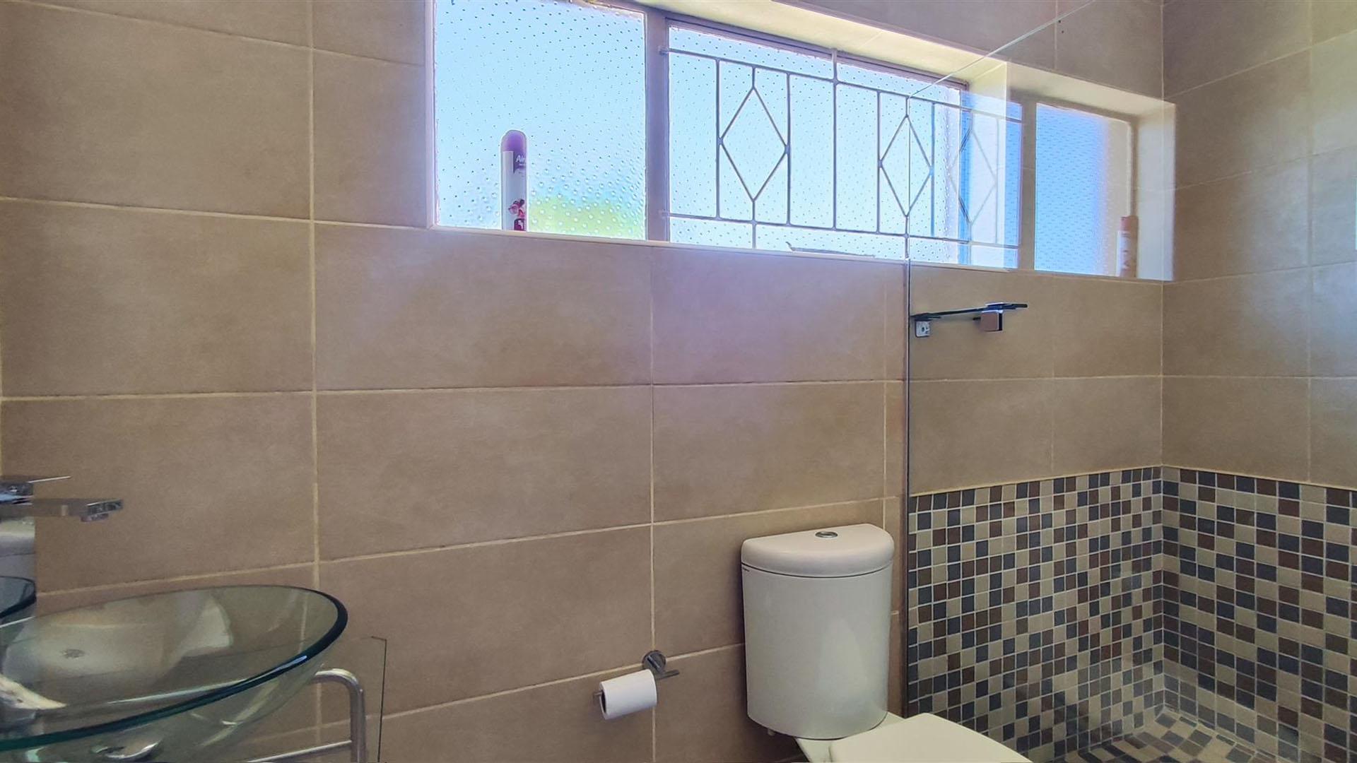 Bathroom 2 - 8 square meters of property in Freeway Park