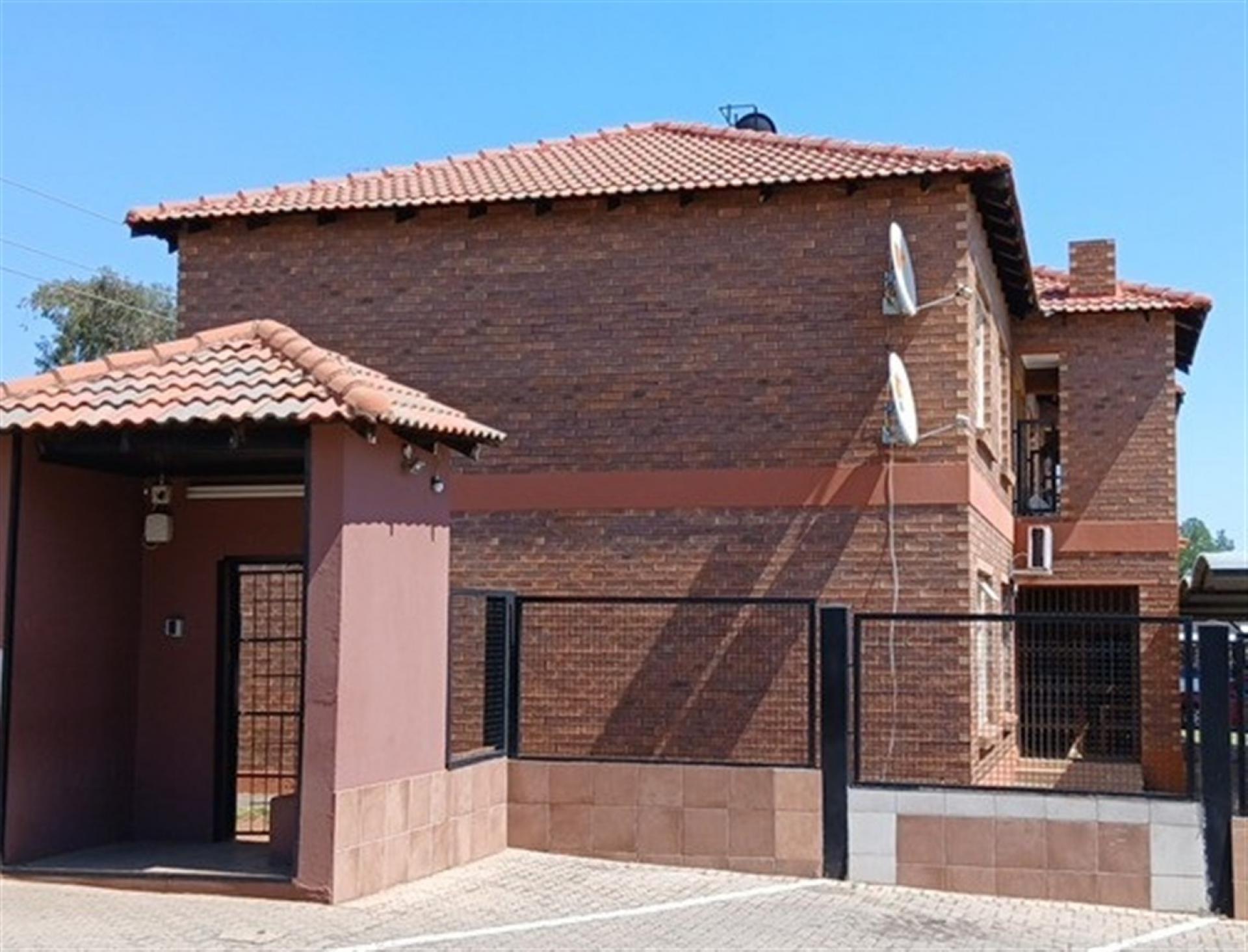 Front View of property in Waterval East