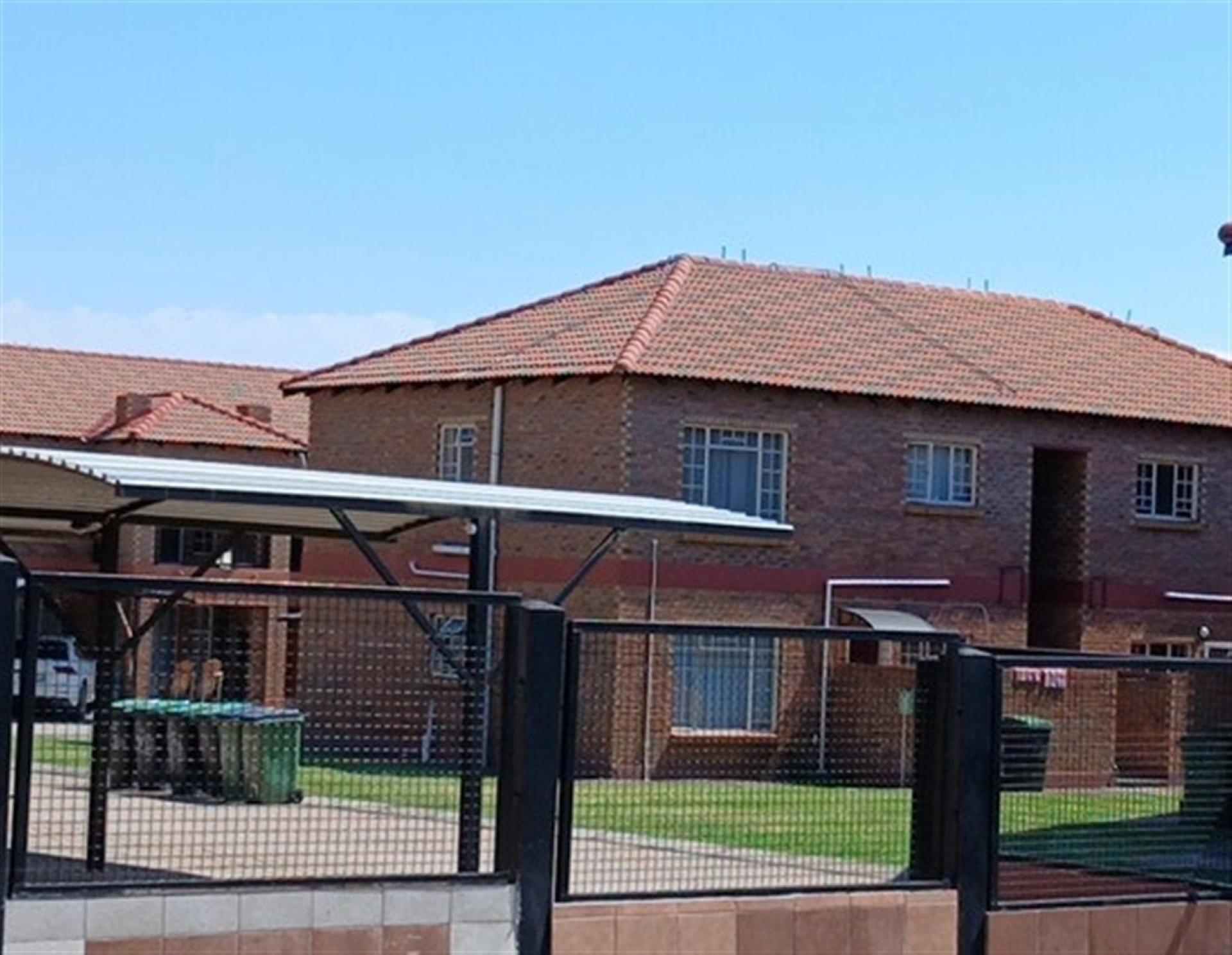 Front View of property in Waterval East