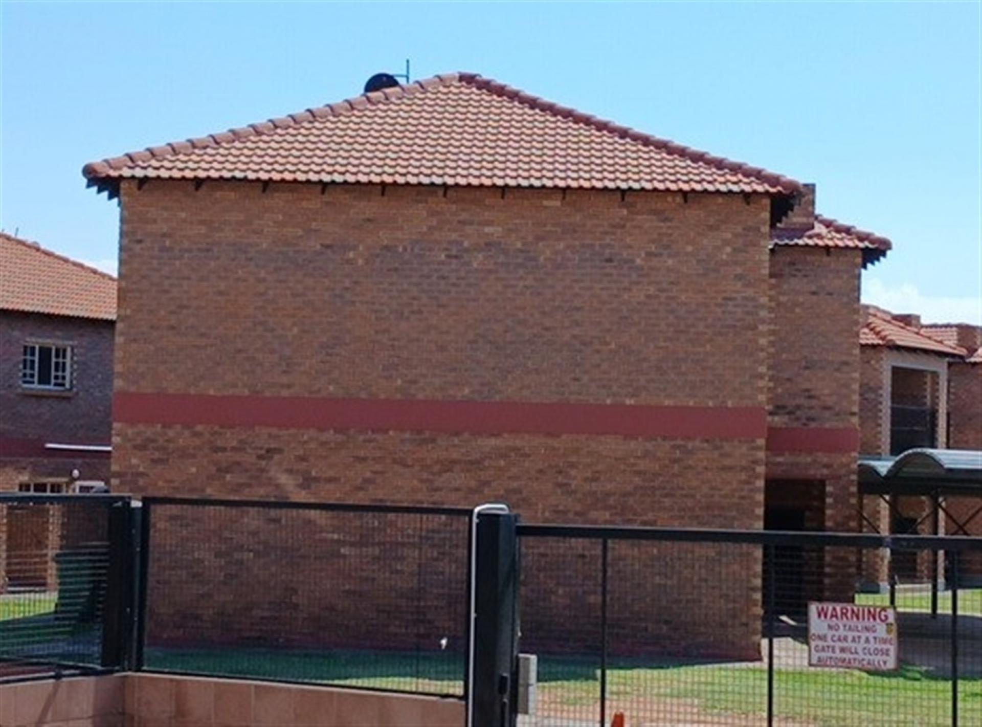 Front View of property in Waterval East