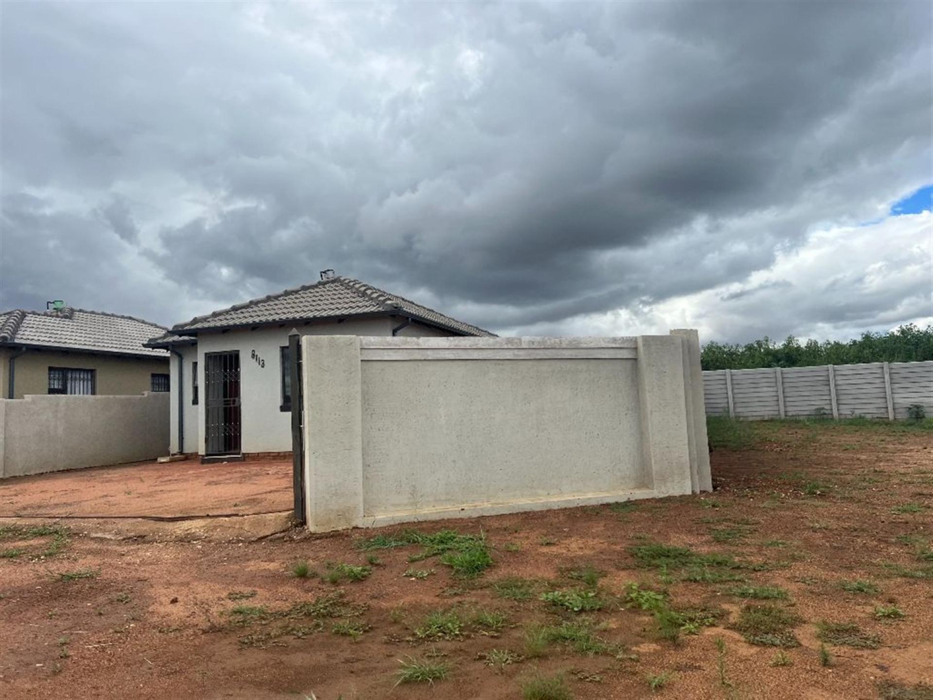 Front View of property in Soshanguve