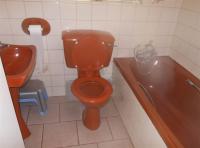 Bathroom 1 of property in Raisethorpe