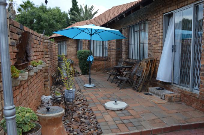 4 Bedroom Sectional Title for Sale For Sale in Rooihuiskraal - MR618414