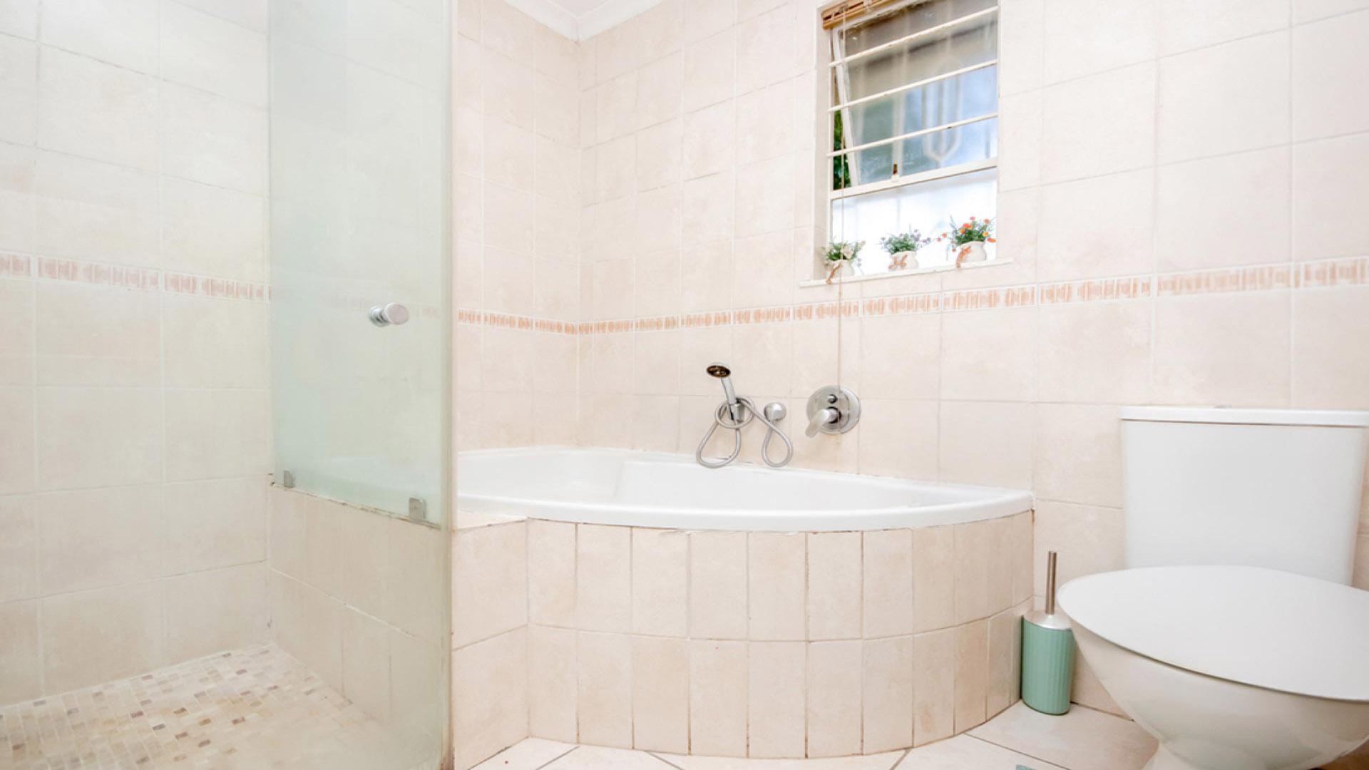 Bathroom 1 of property in Bryanston
