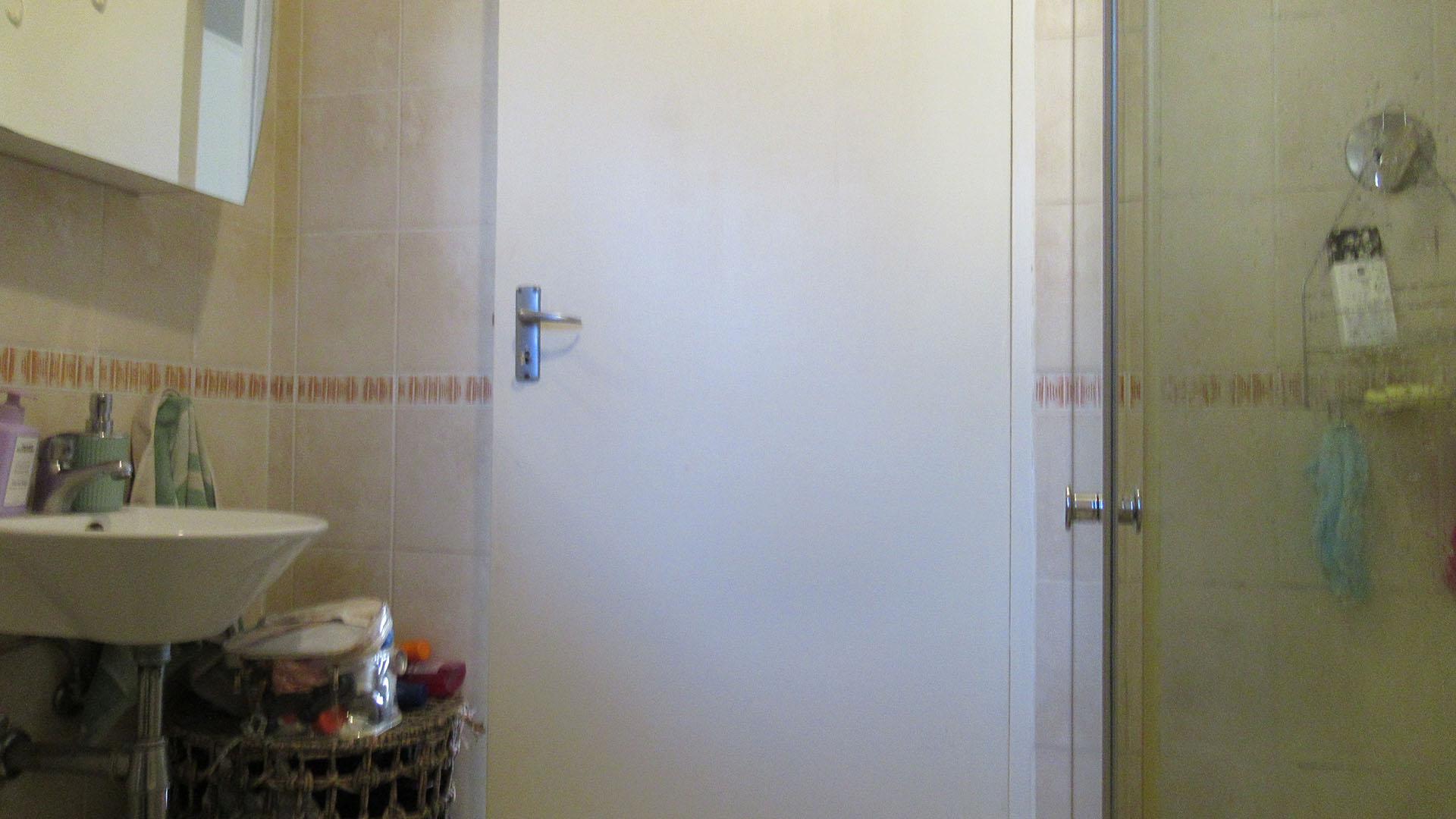 Bathroom 1 - 4 square meters of property in Bryanston