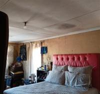 Main Bedroom of property in Mohlakeng