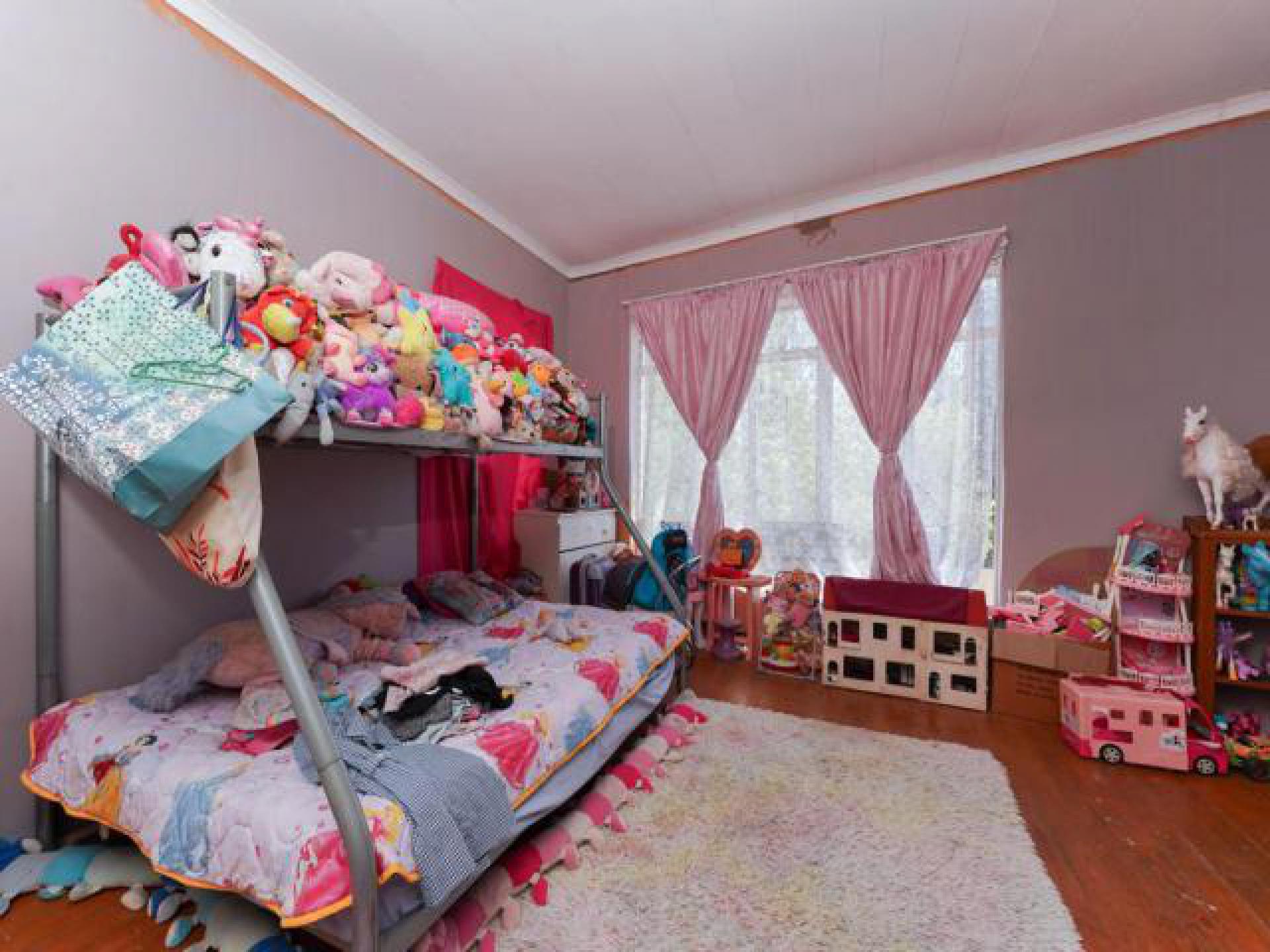 Bed Room 2 - 13 square meters of property in Strydompark