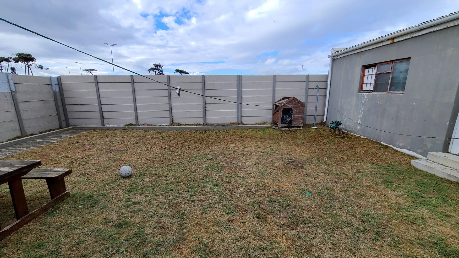 Backyard of property in Ruyterwacht